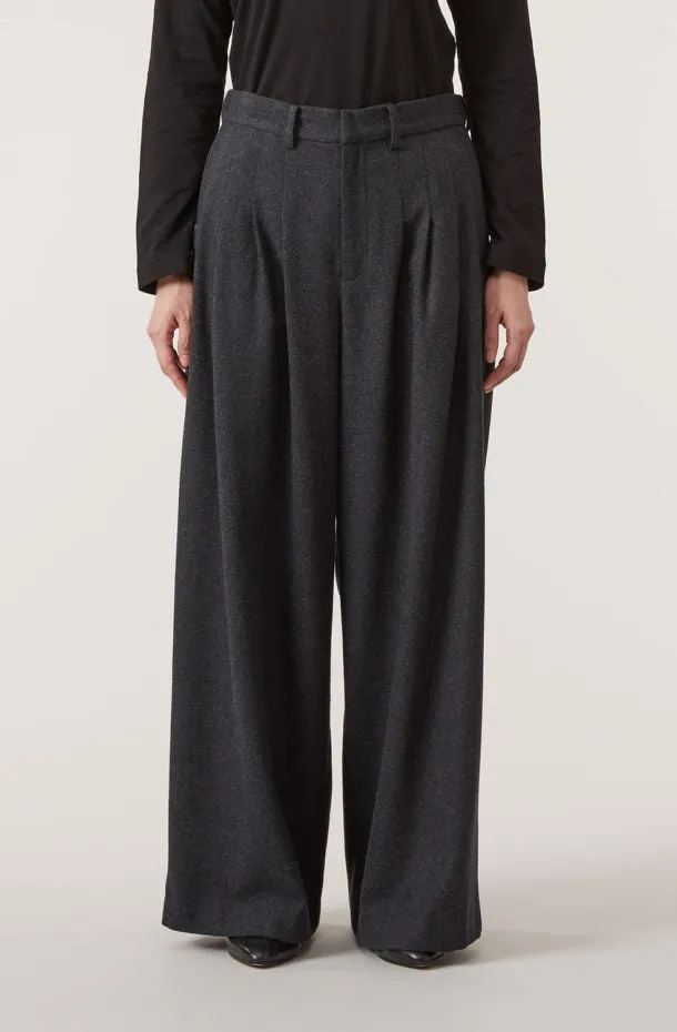 KAAM | Pleated Straight Pants